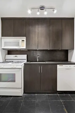 $539,000 | 111 East 36th Street, Unit 5B | Murray Hill