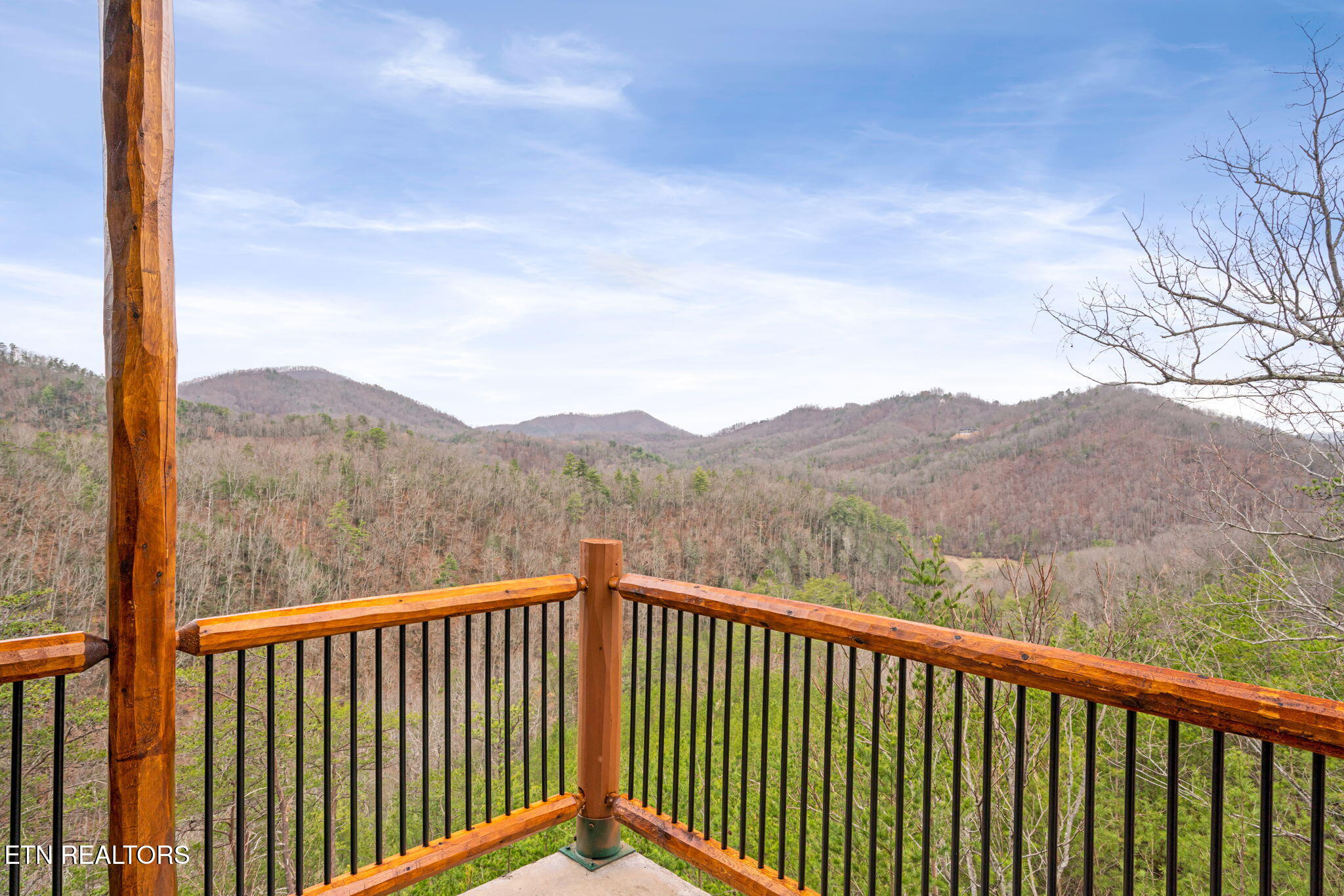 3545 Carsons Ridge Way Sevierville, TN 37862 - Photo 3 of 60 15-web-or-mls-SPV14-20230224
