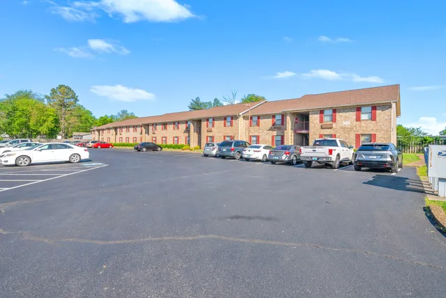 $695 | 102 Laurel Cove Drive, Unit 32, Hopkinsville, KY 42240