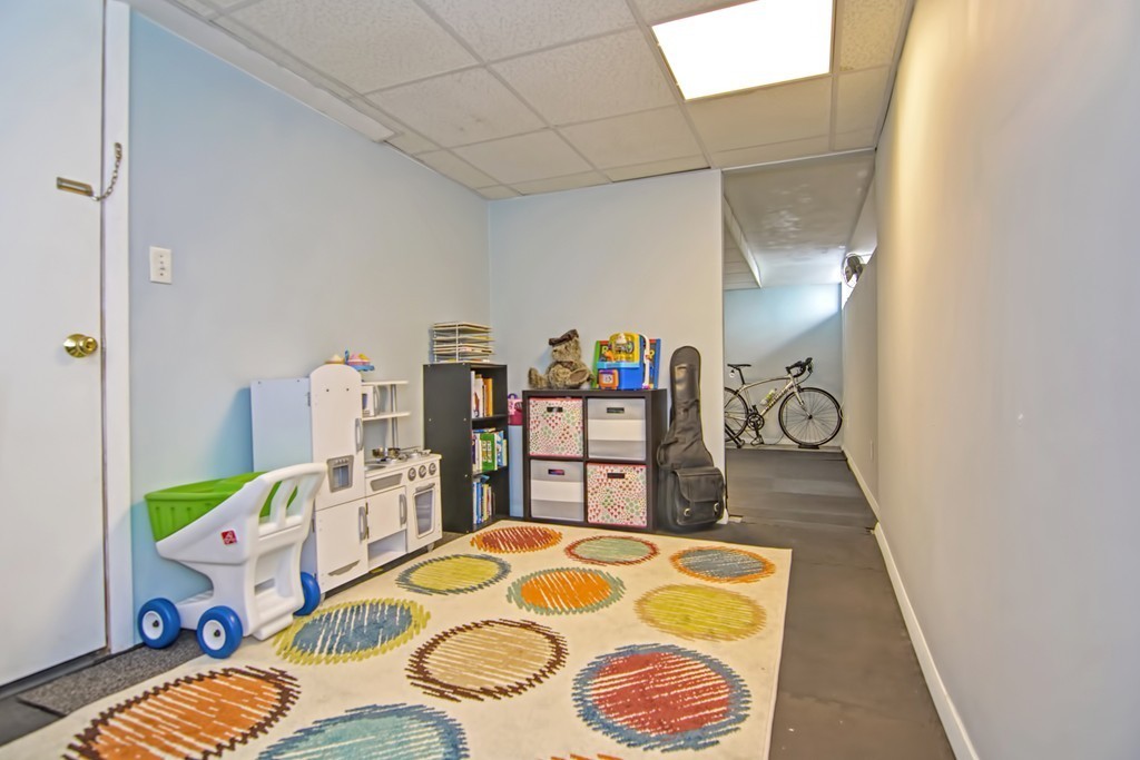 42 Sterling Road, Unit 1 Waltham, MA 02451 - Photo 23 of 32