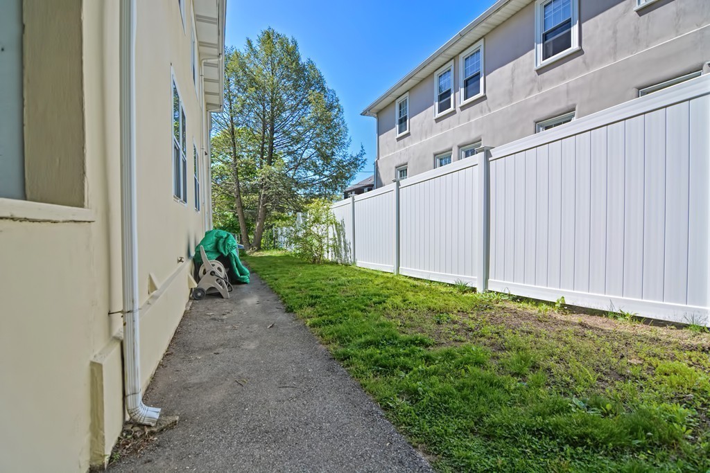 42 Sterling Road, Unit 1 Waltham, MA 02451 - Photo 29 of 32