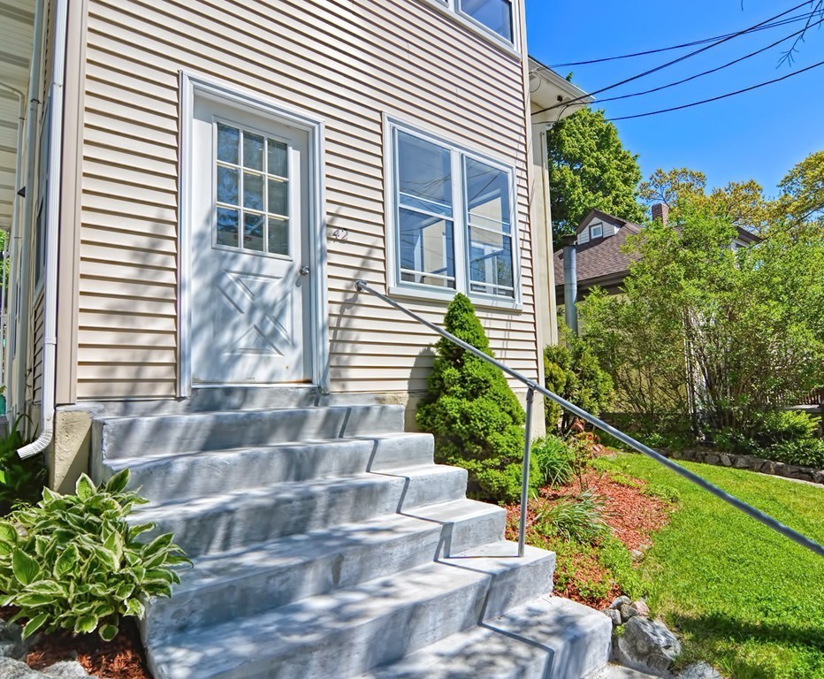 42 Sterling Road, Unit 1 Waltham, MA 02451 - Photo 3 of 32