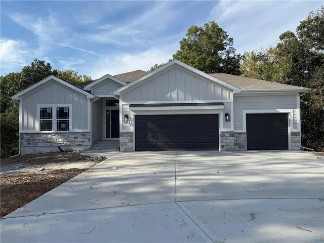 $599,900 | 1300 Melissa Court, Kearney, MO 64060