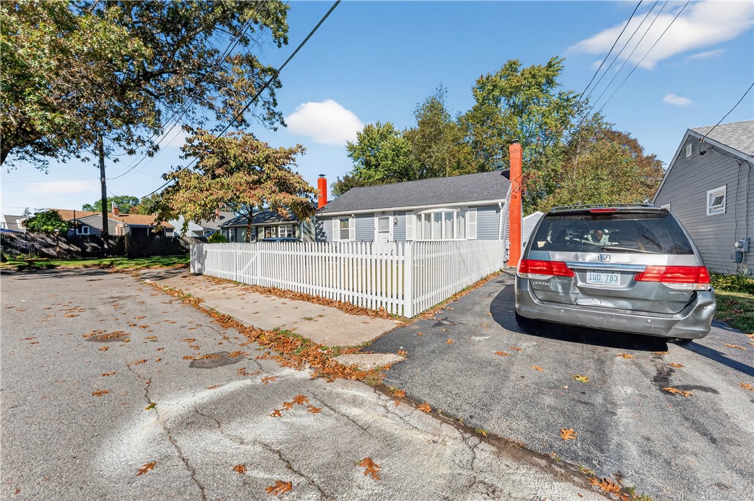 15 Don Court Pawtucket, RI 02861 - Photo 3 of 22
