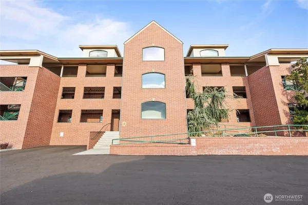 $599,999 | 300 Columbia Point Drive, Unit D101, Richland, WA 99352