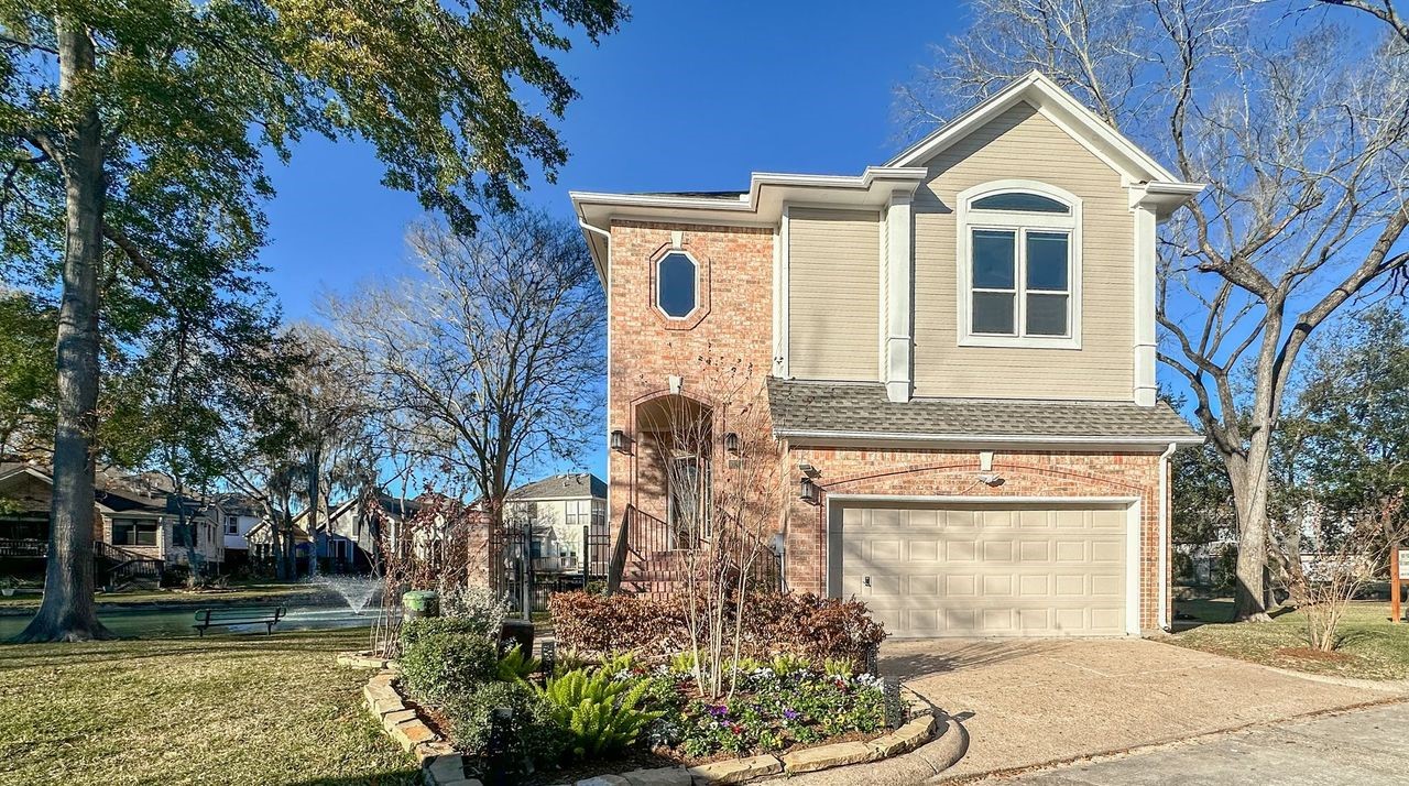 Beautiful traditional two stories house with lake view