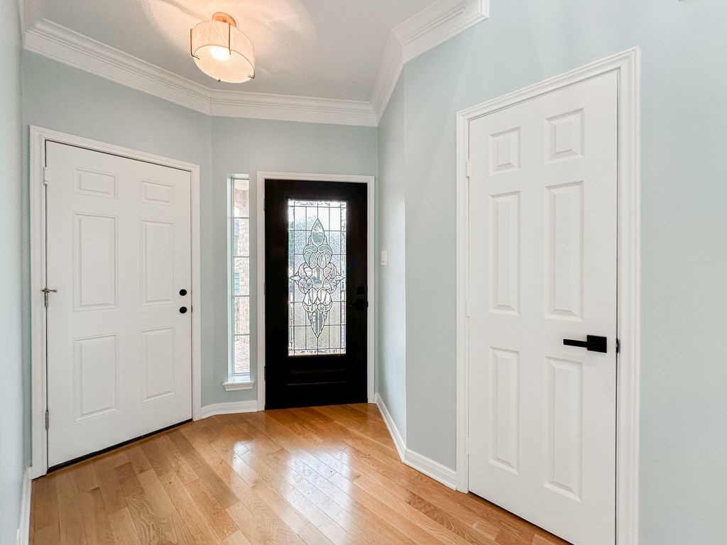 1223 Normans Woods Street Houston, TX 77077 - Photo 5 of 32 Entry