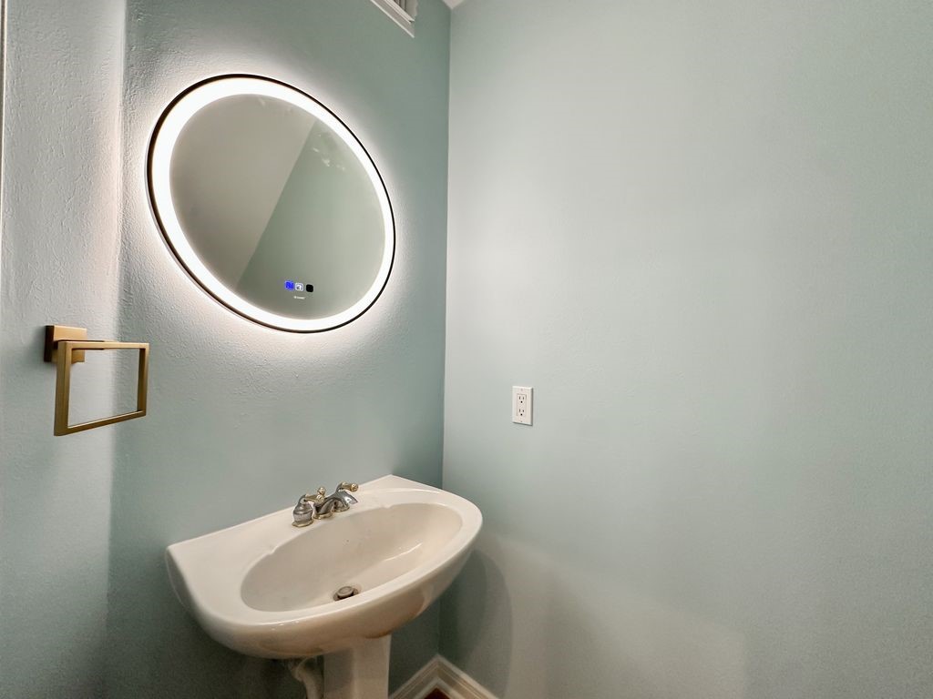 1223 Normans Woods Street Houston, TX 77077 - Photo 7 of 32 Half Bathroom in the first floor