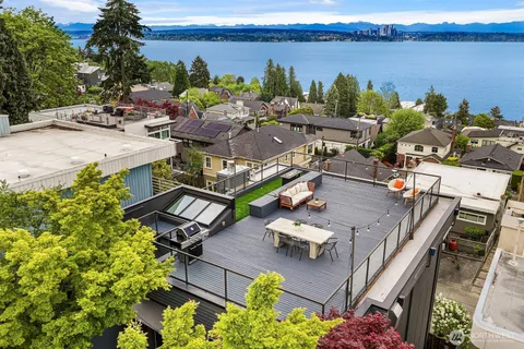 an aerial view of a house with outdoor space and lake view