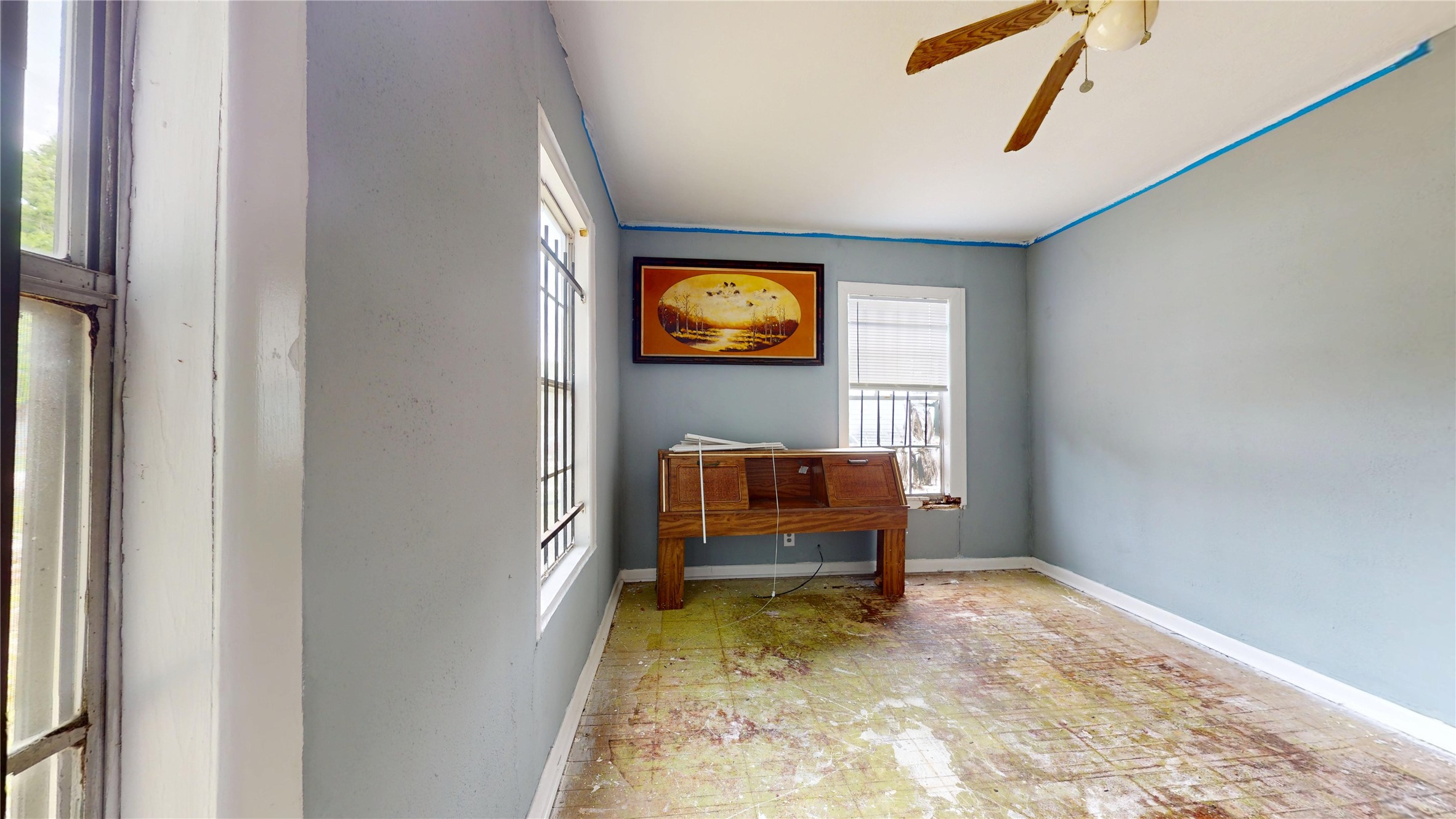 6604 Conley Street Houston, TX 77021 - Photo 19 of 28 a room with furniture and window