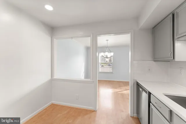 a view of empty room with window