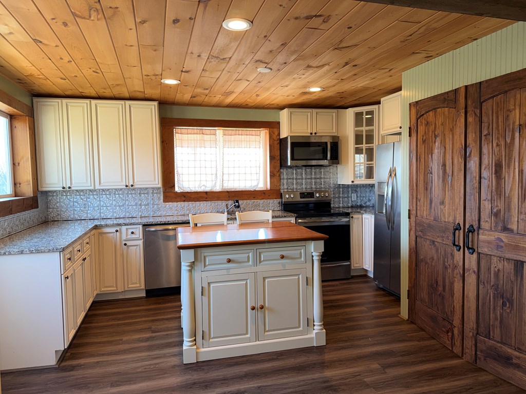 337 Fires Creek Road Hayesville, NC 28904 - Photo 7 of 45