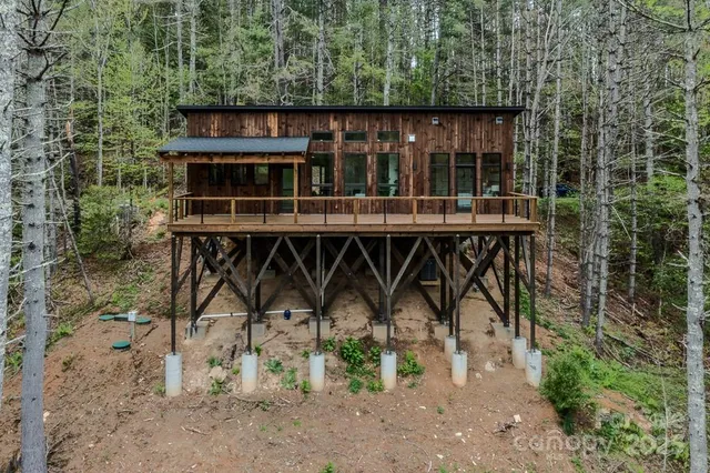 a view of a chair and table in the backyard
