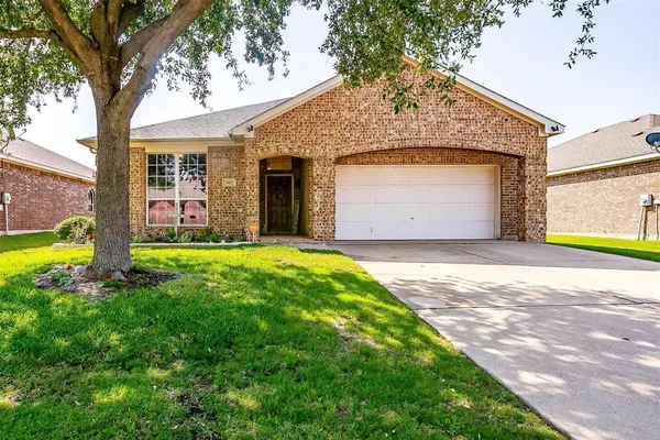 $2,100 | 909 Hunter Lane, Burleson, TX 76028
