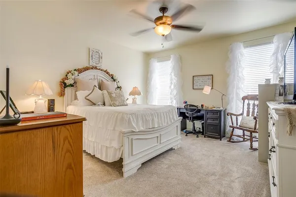 $2,100 | 909 Hunter Lane, Burleson, TX 76028