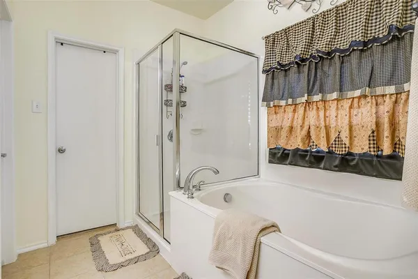 $2,100 | 909 Hunter Lane, Burleson, TX 76028