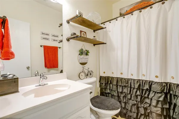 $2,100 | 909 Hunter Lane, Burleson, TX 76028