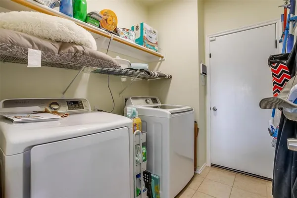 $2,100 | 909 Hunter Lane, Burleson, TX 76028