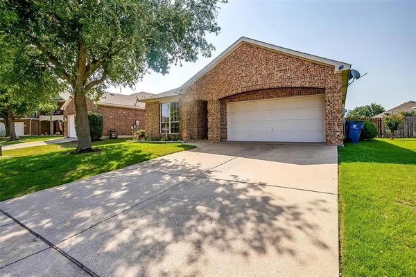 $2,100 | 909 Hunter Lane, Burleson, TX 76028