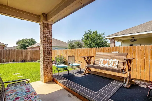 $2,100 | 909 Hunter Lane, Burleson, TX 76028
