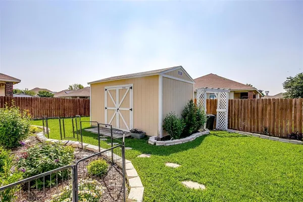 $2,100 | 909 Hunter Lane, Burleson, TX 76028