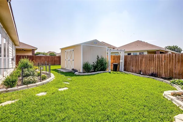 $2,100 | 909 Hunter Lane, Burleson, TX 76028