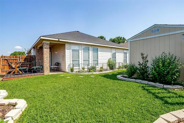 $2,100 | 909 Hunter Lane, Burleson, TX 76028