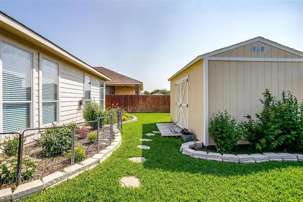 $2,100 | 909 Hunter Lane, Burleson, TX 76028