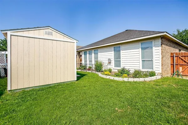 $2,100 | 909 Hunter Lane, Burleson, TX 76028