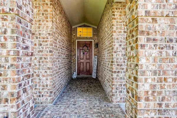 $2,100 | 909 Hunter Lane, Burleson, TX 76028
