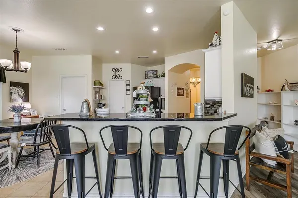 $2,100 | 909 Hunter Lane, Burleson, TX 76028