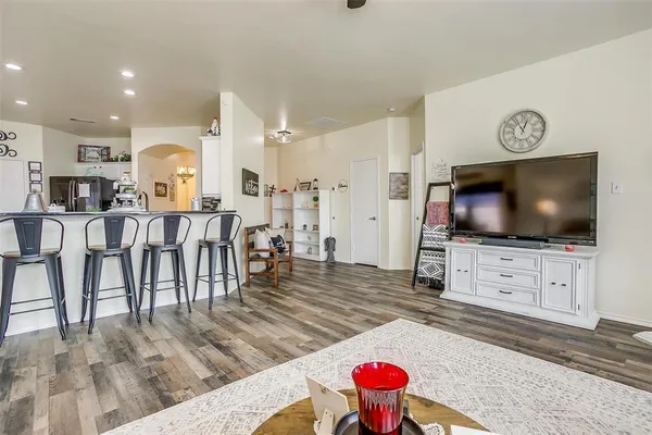 $2,100 | 909 Hunter Lane, Burleson, TX 76028