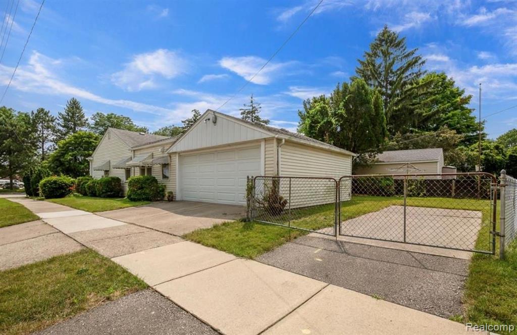 3104 Starr Road Royal Oak, MI 48073 - Photo 2 of 24
