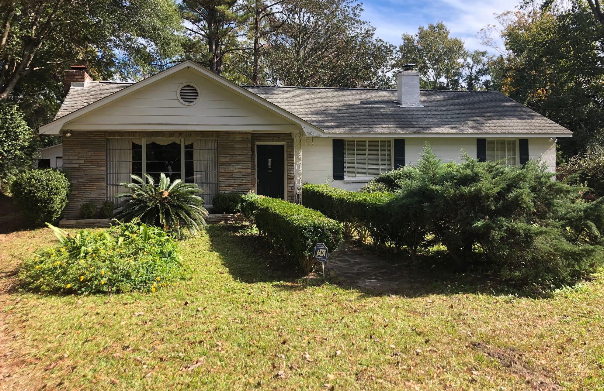 232 Howle Avenue Charleston, SC 29412 - Photo 1 of 11 IMG_5428