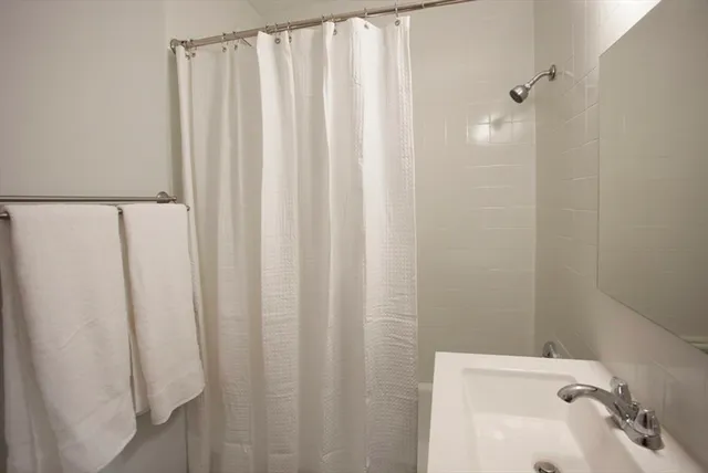 $3,400 | 65 East India Row, Unit 10A, Boston, MA 02110