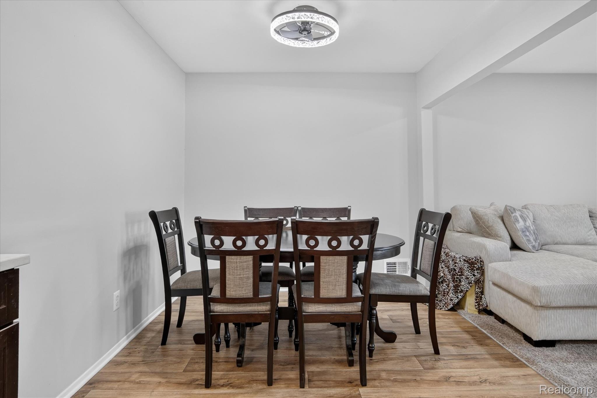 32600 Hoover Road, Unit 81 Warren, MI 48093 - Photo 7 of 25 Dedicated Dining Area