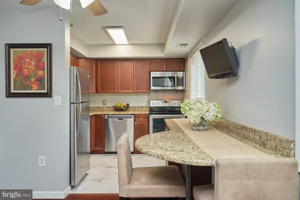 $1,800 | 3340 South 28th Street, Unit 304, Alexandria, VA 22302