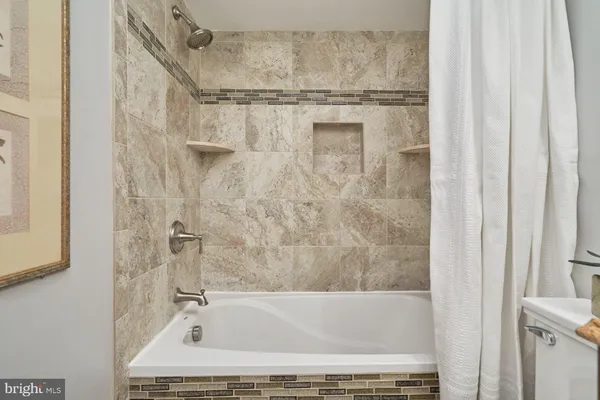 $1,800 | 3340 South 28th Street, Unit 304, Alexandria, VA 22302