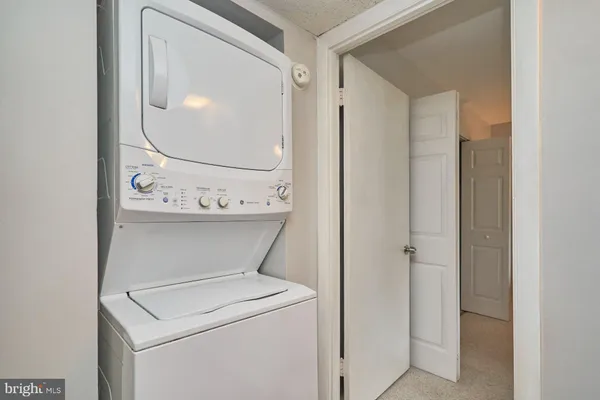 $1,800 | 3340 South 28th Street, Unit 304, Alexandria, VA 22302