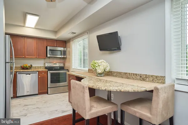 $1,800 | 3340 South 28th Street, Unit 304, Alexandria, VA 22302