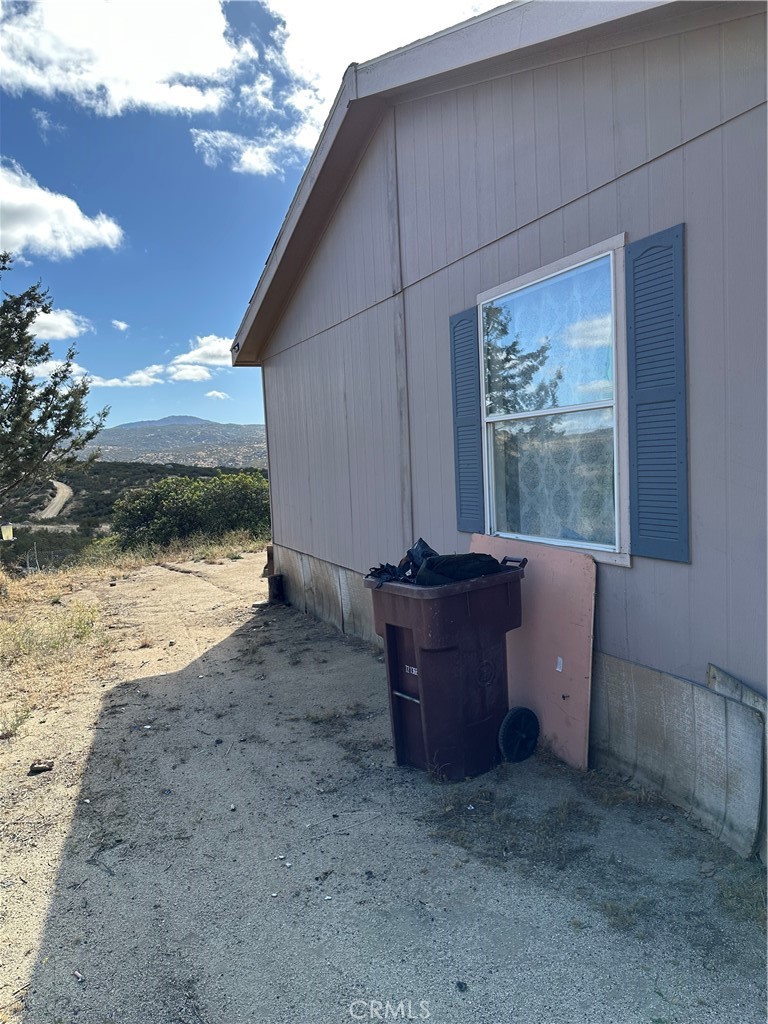 43043 Ardia Road Hemet, CA 92544 - Photo 9 of 53 Side of mobile.