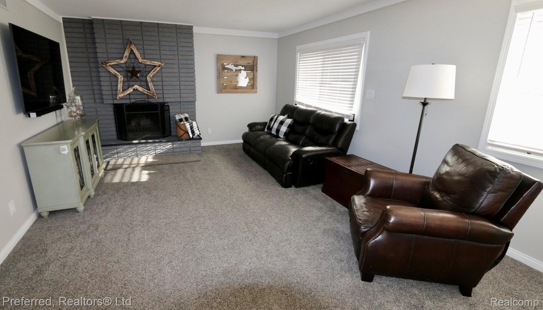 3193 Ravinewood Drive Commerce Township, MI 48382 - Photo 9 of 31 4BDA6CDE-FD24-4CA0-B666-462A208ABE53.jpeg