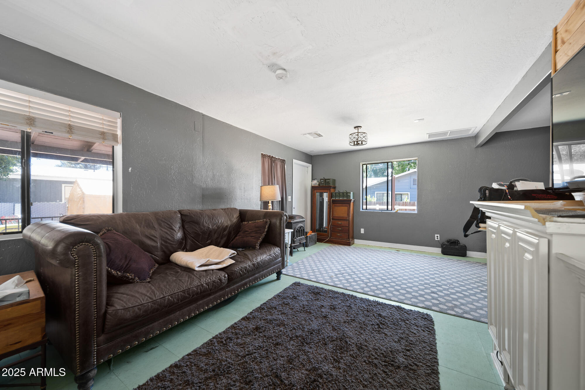 247 Standage Drive Payson, AZ 85541 - Photo 23 of 33 a living room with furniture and a window