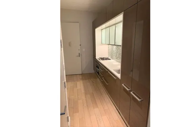 $625,000 | 75 Wall Street, Unit 31J | Financial District