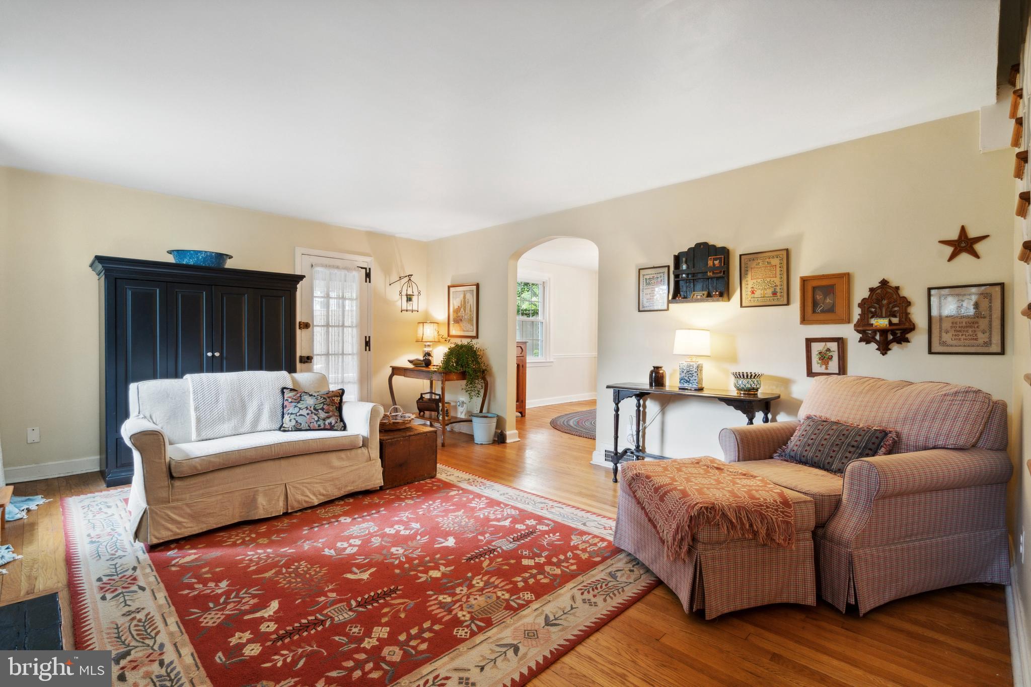 Spacious living room