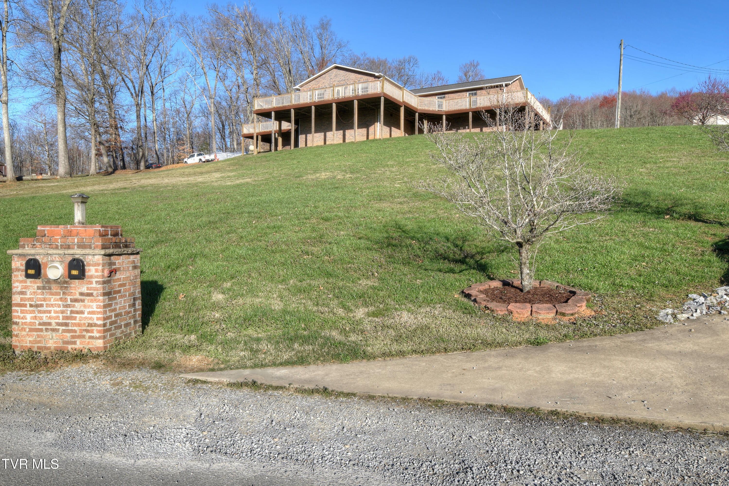 379 Airport Road Elizabethton, TN 37643 - Photo 1 of 68 0