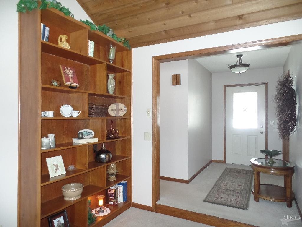 8322 Hawk Spring Hill Fort Wayne, IN 46825 - Photo 17 of 30 Gallery Image 17