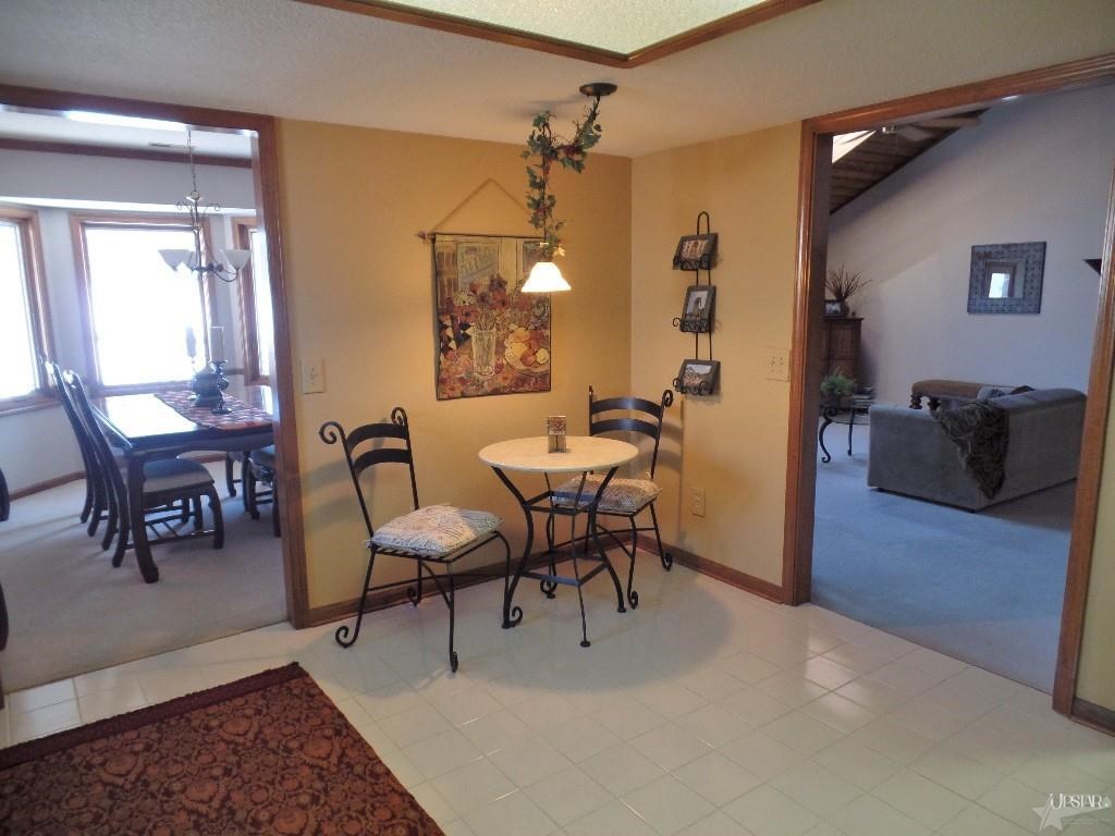 8322 Hawk Spring Hill Fort Wayne, IN 46825 - Photo 5 of 30 Gallery Image 5
