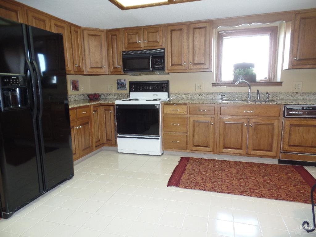 8322 Hawk Spring Hill Fort Wayne, IN 46825 - Photo 7 of 30 Gallery Image 7
