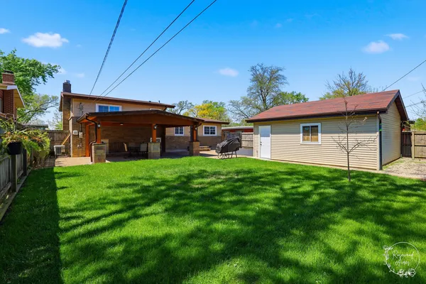 $299,900 | 319 North Bradley Drive, Chicago Heights, IL 60411
